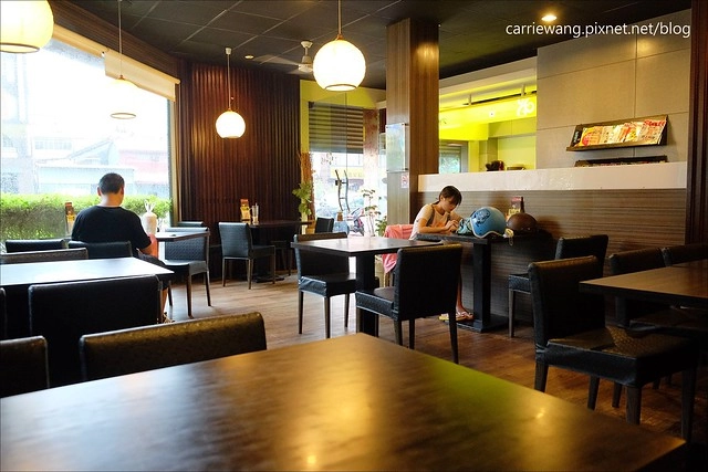 嘉義東區|櫻井家.京都風味日式定食屋。複合式餐廳,豬排比臉還要大,餐點份量多,平價CP值又高 @飛天璇的口袋