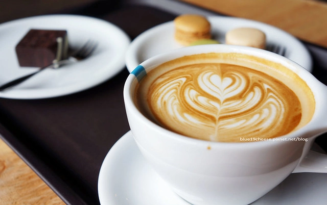 【台中下午茶】冰河咖啡.Glacier Coffee Roasters。很有北歐風情的咖啡館,環境寬敞舒適,使用有情門傢俱,甜點也不錯吃 @飛天璇的口袋