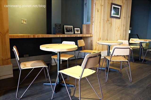 【台中下午茶】冰河咖啡.Glacier Coffee Roasters。很有北歐風情的咖啡館,環境寬敞舒適,使用有情門傢俱,甜點也不錯吃 @飛天璇的口袋