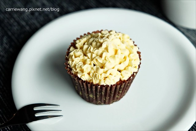 【台中下午茶】冰河咖啡.Glacier Coffee Roasters。很有北歐風情的咖啡館,環境寬敞舒適,使用有情門傢俱,甜點也不錯吃 @飛天璇的口袋