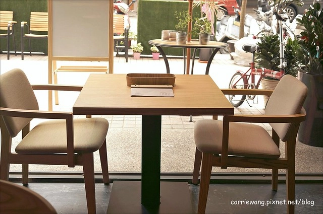 【台中輕食餐廳】喬茵是媽媽.Joyce Mom。空間悠閒舒適,fusion創意料理,以麵包為主食 @飛天璇的口袋