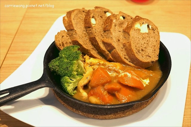 【台中輕食餐廳】喬茵是媽媽.Joyce Mom。空間悠閒舒適,fusion創意料理,以麵包為主食 @飛天璇的口袋