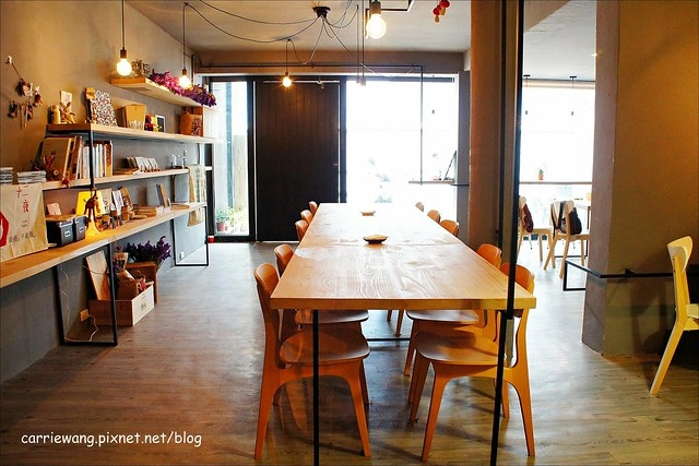 【台中下午茶】緩日子 Café.Un jour libre。精明商圈小巧咖啡館,輕鬆悠閒的環境,戚風蛋糕清爽好吃 @飛天璇的口袋