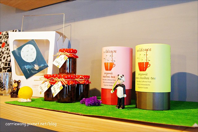 【台中下午茶】緩日子 Café.Un jour libre。精明商圈小巧咖啡館,輕鬆悠閒的環境,戚風蛋糕清爽好吃 @飛天璇的口袋