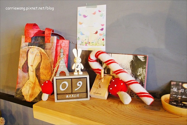 【台中下午茶】緩日子 Café.Un jour libre。精明商圈小巧咖啡館,輕鬆悠閒的環境,戚風蛋糕清爽好吃 @飛天璇的口袋