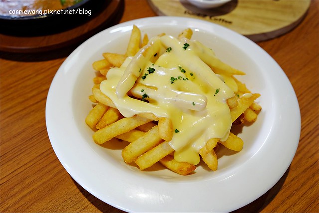 【台中早午餐.下午茶】豆子廚房.Doob2 Restaurant。滿滿兔子的豆子咖啡,逢甲三店餐點和環境質感都大大提升 @飛天璇的口袋