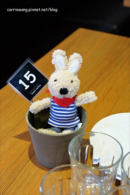 【台中早午餐.下午茶】豆子廚房.Doob2 Restaurant。滿滿兔子的豆子咖啡,逢甲三店餐點和環境質感都大大提升 @飛天璇的口袋