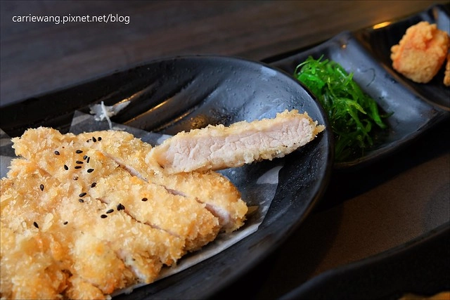 嘉義東區|櫻井家.京都風味日式定食屋。複合式餐廳,豬排比臉還要大,餐點份量多,平價CP值又高 @飛天璇的口袋