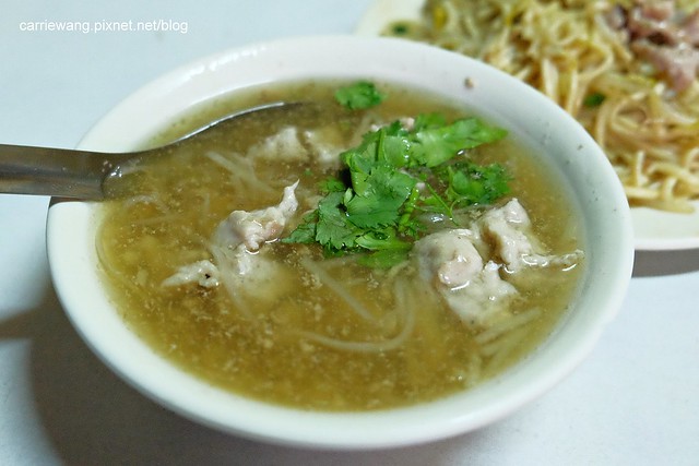 三代炒麵(老擔):中華夜市歷經60個年頭的在地美食,傳統古早味的小吃 @飛天璇的口袋