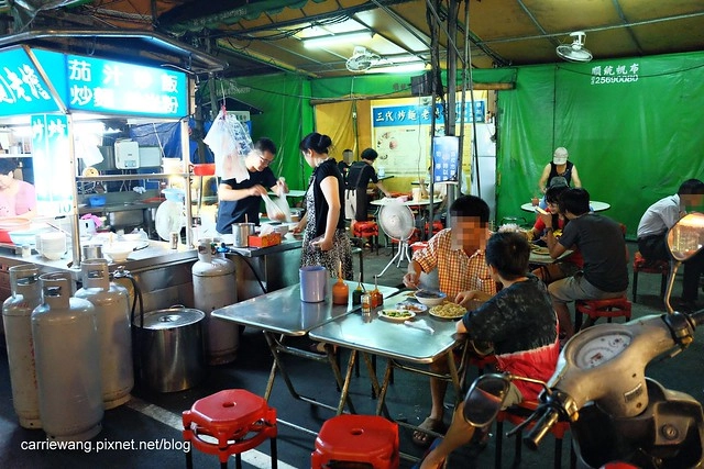 三代炒麵(老擔):中華夜市歷經60個年頭的在地美食,傳統古早味的小吃 @飛天璇的口袋