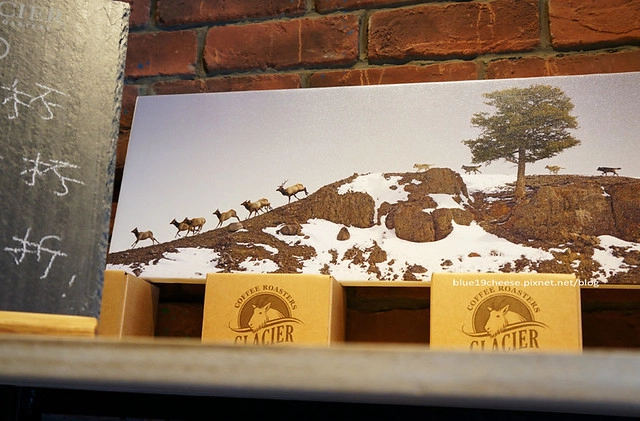 【台中下午茶】冰河咖啡.Glacier Coffee Roasters。很有北歐風情的咖啡館,環境寬敞舒適,使用有情門傢俱,甜點也不錯吃 @飛天璇的口袋