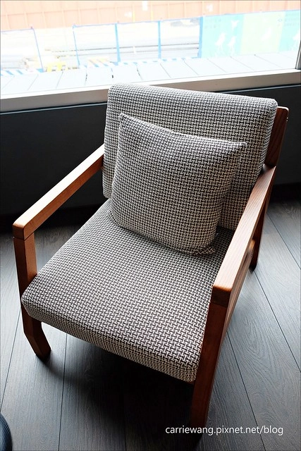 【台中下午茶】冰河咖啡.Glacier Coffee Roasters。很有北歐風情的咖啡館,環境寬敞舒適,使用有情門傢俱,甜點也不錯吃 @飛天璇的口袋