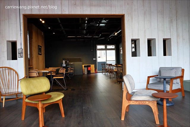 【台中下午茶】冰河咖啡.Glacier Coffee Roasters。很有北歐風情的咖啡館,環境寬敞舒適,使用有情門傢俱,甜點也不錯吃 @飛天璇的口袋