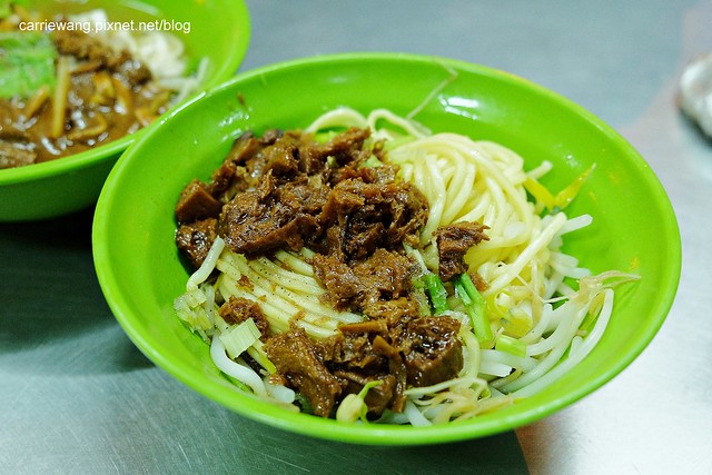 【台中中區】柳川素食麵,第二市場人氣嗆嗆滾的素食麵攤,晚上才有營業,便宜好吃CP值也高 @飛天璇的口袋