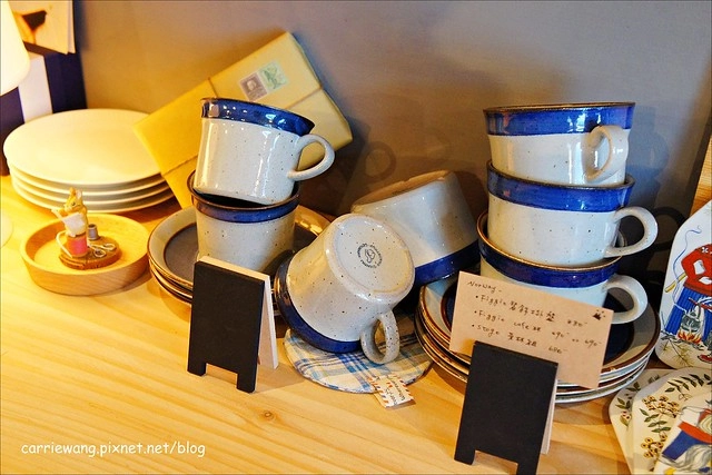 【台中下午茶】緩日子 Café.Un jour libre。精明商圈小巧咖啡館,輕鬆悠閒的環境,戚風蛋糕清爽好吃 @飛天璇的口袋