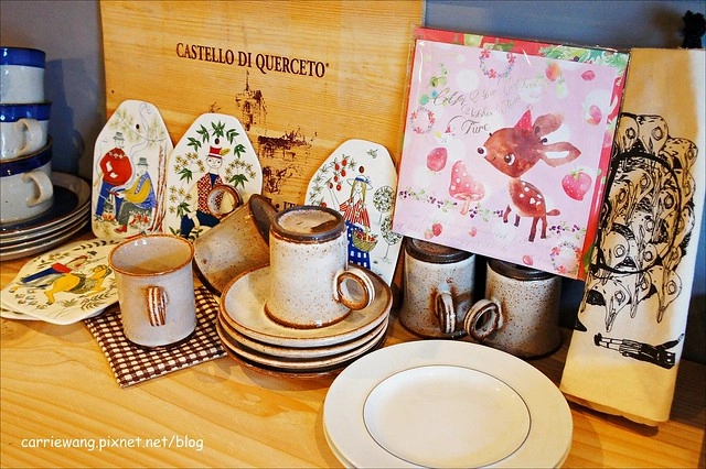 【台中下午茶】緩日子 Café.Un jour libre。精明商圈小巧咖啡館,輕鬆悠閒的環境,戚風蛋糕清爽好吃 @飛天璇的口袋