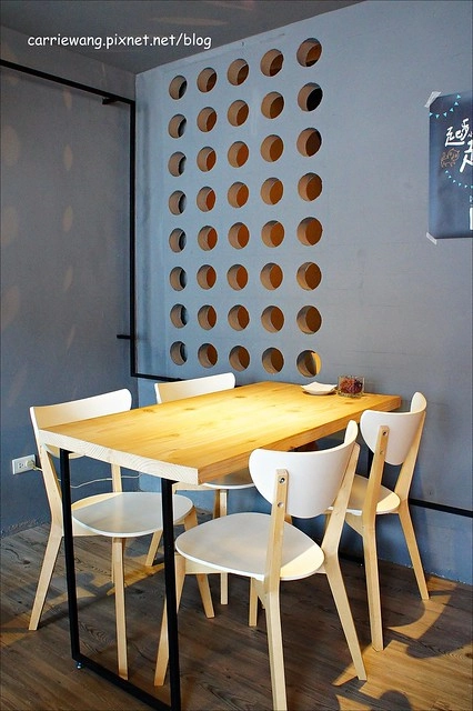 【台中下午茶】緩日子 Café.Un jour libre。精明商圈小巧咖啡館,輕鬆悠閒的環境,戚風蛋糕清爽好吃 @飛天璇的口袋