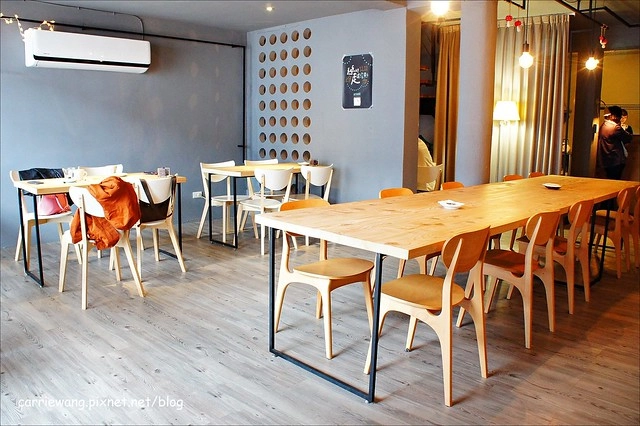 【台中下午茶】緩日子 Café.Un jour libre。精明商圈小巧咖啡館,輕鬆悠閒的環境,戚風蛋糕清爽好吃 @飛天璇的口袋