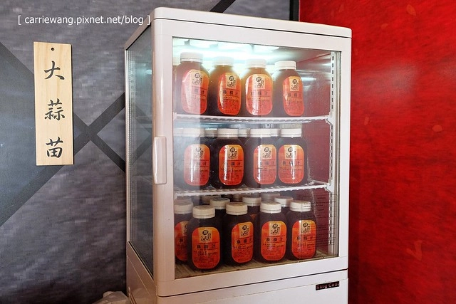 【台中火鍋小推薦】那個鍋@逢甲店。使用獨特湯頭,料多又實在,白飯乾麵吃到飽,一個人也可以恣意享受麻辣小火鍋 @飛天璇的口袋