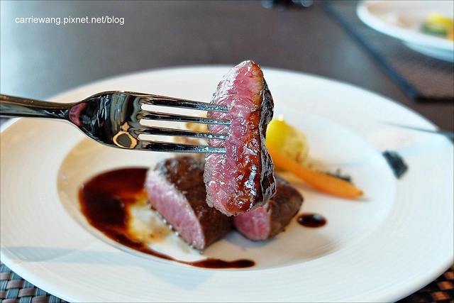 【台中高級餐廳】蘿拉牛排館.Laura’s Steak House@金典酒店12F。環境很好、服務很好、求婚慶生的好地方 @飛天璇的口袋