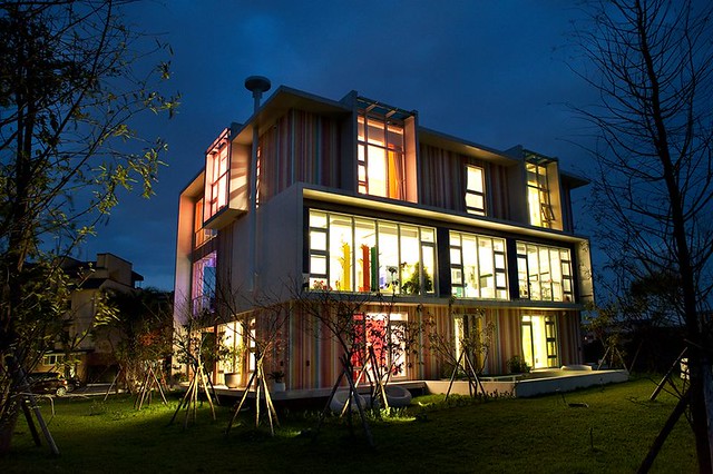 【宜蘭民宿推薦】羅東.調色盤築夢會館 La Palette。具設計感與現代感的溫馨民宿,外觀色彩鮮艷明亮,內部裝潢時尚浪漫 @飛天璇的口袋