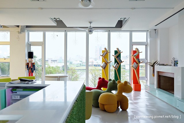 【宜蘭民宿推薦】羅東.調色盤築夢會館 La Palette。具設計感與現代感的溫馨民宿,外觀色彩鮮艷明亮,內部裝潢時尚浪漫 @飛天璇的口袋