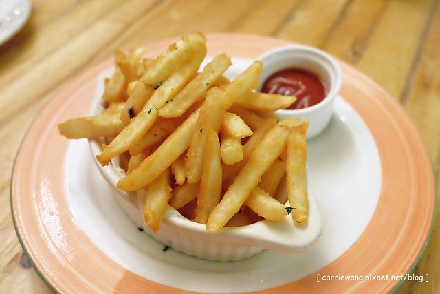 【台中義大利麵】月光兔 天堂小店。純正的窯烤披薩,AVPN正統拿坡里披薩協會認證,義大利麵也頗合我胃口 @飛天璇的口袋