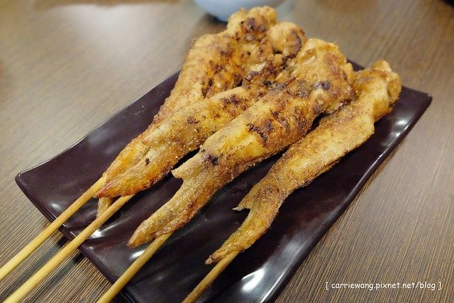 【台中居酒屋推薦】紅燈籠碳火串燒居酒屋。隱身在篤行市場內的美食,好吃、平價、CP值高,值得再訪 @飛天璇的口袋