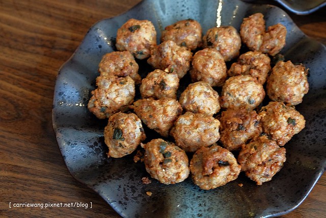 【台中麻辣火鍋】麻辣人家火鍋店。多位名人造訪的火鍋店,有鴛鴦鍋可以選擇,餐點中規中矩,不過生意還不錯 @飛天璇的口袋