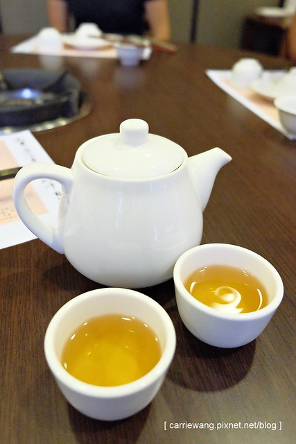 【台中火鍋推薦】小肥牛蒙古鍋@公益店。富含pitera天然酵母菌的酸白酒粕鍋好吃又清爽,10/17全省統一上市,讓暖暖的一鍋溫暖你的冬天吧! @飛天璇的口袋