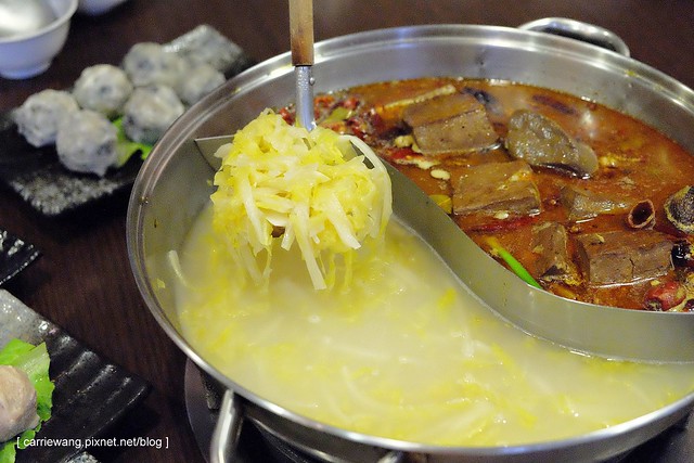 【台中火鍋推薦】小肥牛蒙古鍋@公益店。富含pitera天然酵母菌的酸白酒粕鍋好吃又清爽,10/17全省統一上市,讓暖暖的一鍋溫暖你的冬天吧! @飛天璇的口袋