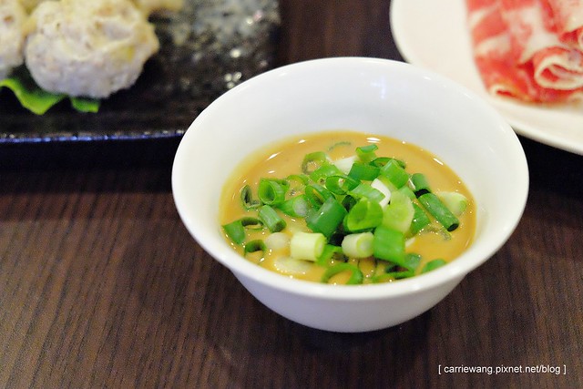 【台中火鍋推薦】小肥牛蒙古鍋@公益店。富含pitera天然酵母菌的酸白酒粕鍋好吃又清爽,10/17全省統一上市,讓暖暖的一鍋溫暖你的冬天吧! @飛天璇的口袋