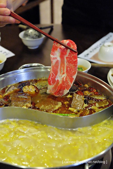 【台中火鍋推薦】小肥牛蒙古鍋@公益店。富含pitera天然酵母菌的酸白酒粕鍋好吃又清爽,10/17全省統一上市,讓暖暖的一鍋溫暖你的冬天吧! @飛天璇的口袋