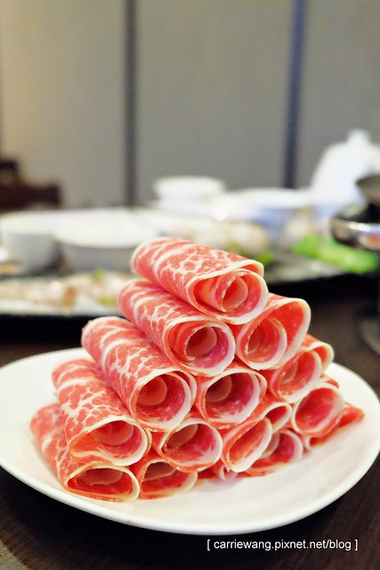 【台中火鍋推薦】小肥牛蒙古鍋@公益店。富含pitera天然酵母菌的酸白酒粕鍋好吃又清爽,10/17全省統一上市,讓暖暖的一鍋溫暖你的冬天吧! @飛天璇的口袋