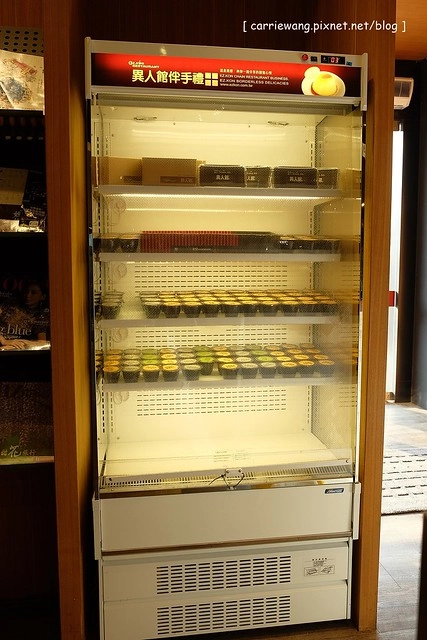 【台中複合式餐廳】異人館咖啡部屋。位於大坑商圈,環境寬敞大器,是聚餐和殺時間的好地方,三層下午茶也滿吸睛的 @飛天璇的口袋