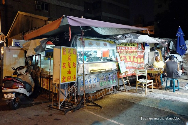 【台中火鍋推薦】士官長酸菜白肉鍋。每人$300元大口吃火鍋,隨機版的小菜依時令而出,路邊攤也可以吃的很盡興 @飛天璇的口袋