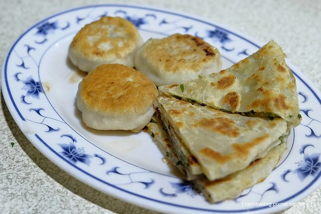 【台中火鍋推薦】士官長酸菜白肉鍋。每人$300元大口吃火鍋,隨機版的小菜依時令而出,路邊攤也可以吃的很盡興 @飛天璇的口袋