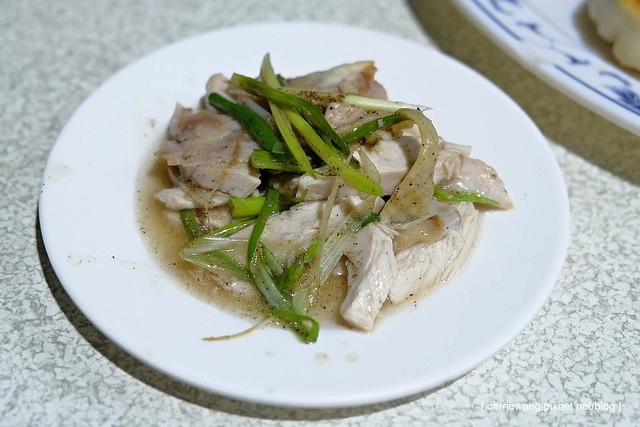 【台中火鍋推薦】士官長酸菜白肉鍋。每人$300元大口吃火鍋,隨機版的小菜依時令而出,路邊攤也可以吃的很盡興 @飛天璇的口袋