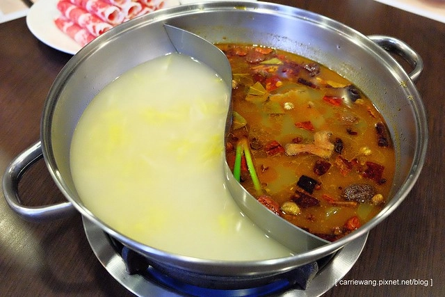 【台中火鍋推薦】小肥牛蒙古鍋@公益店。富含pitera天然酵母菌的酸白酒粕鍋好吃又清爽,10/17全省統一上市,讓暖暖的一鍋溫暖你的冬天吧! @飛天璇的口袋