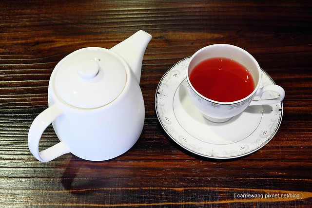 【台南民宿推薦】月門金鑽咖啡民宿。台南中西區新開幕的咖啡民宿,簡單新穎,地理位子好,緊鄰國華街,附近小吃美食林立 @飛天璇的口袋