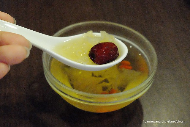 【台中火鍋推薦】小肥牛蒙古鍋@公益店。富含pitera天然酵母菌的酸白酒粕鍋好吃又清爽,10/17全省統一上市,讓暖暖的一鍋溫暖你的冬天吧! @飛天璇的口袋