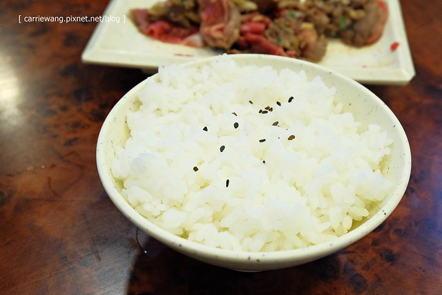 【台中小火鍋推薦】櫻鍋火鍋城。環境雖然老舊,但是肉品會先爆香,湯頭鮮美好喝,賣的都是熟客,還滿推薦的哦! @飛天璇的口袋