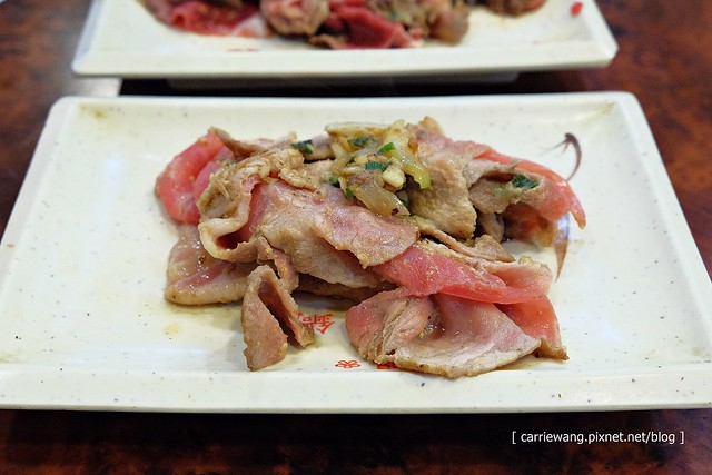 【台中小火鍋推薦】櫻鍋火鍋城。環境雖然老舊,但是肉品會先爆香,湯頭鮮美好喝,賣的都是熟客,還滿推薦的哦! @飛天璇的口袋