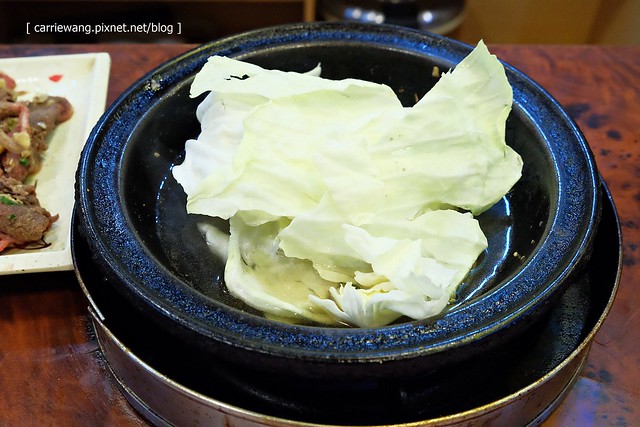 【台中小火鍋推薦】櫻鍋火鍋城。環境雖然老舊,但是肉品會先爆香,湯頭鮮美好喝,賣的都是熟客,還滿推薦的哦! @飛天璇的口袋