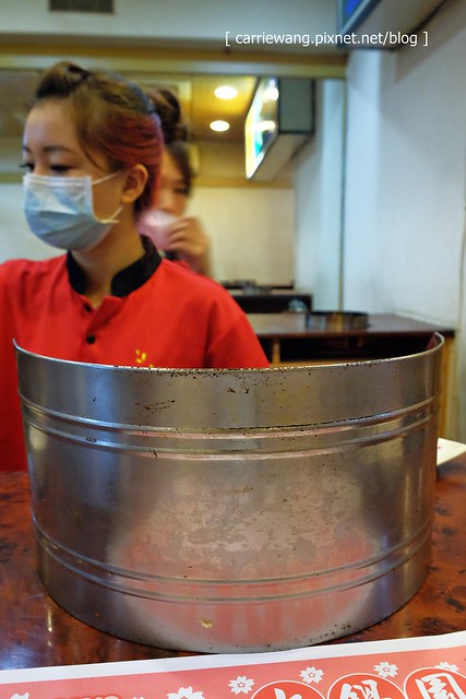 【台中小火鍋推薦】櫻鍋火鍋城。環境雖然老舊,但是肉品會先爆香,湯頭鮮美好喝,賣的都是熟客,還滿推薦的哦! @飛天璇的口袋