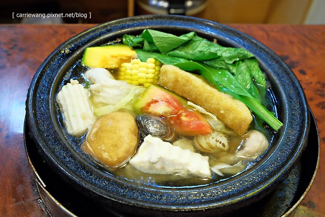 【台中小火鍋推薦】櫻鍋火鍋城。環境雖然老舊,但是肉品會先爆香,湯頭鮮美好喝,賣的都是熟客,還滿推薦的哦! @飛天璇的口袋