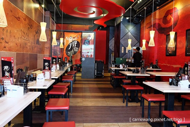 【台中火鍋小推薦】那個鍋@逢甲店。使用獨特湯頭,料多又實在,白飯乾麵吃到飽,一個人也可以恣意享受麻辣小火鍋 @飛天璇的口袋