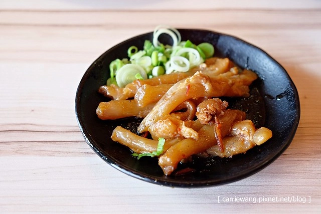 【台中火鍋小推薦】那個鍋@逢甲店。使用獨特湯頭,料多又實在,白飯乾麵吃到飽,一個人也可以恣意享受麻辣小火鍋 @飛天璇的口袋