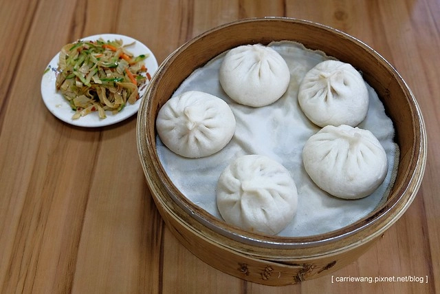 台中西屯|曉明湯包.台中人的宵夜美食,凌晨開賣的湯包 @飛天璇的口袋