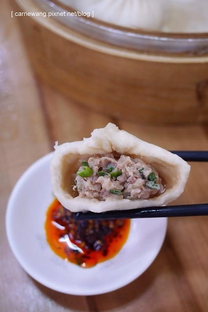 台中西屯|曉明湯包.台中人的宵夜美食,凌晨開賣的湯包 @飛天璇的口袋